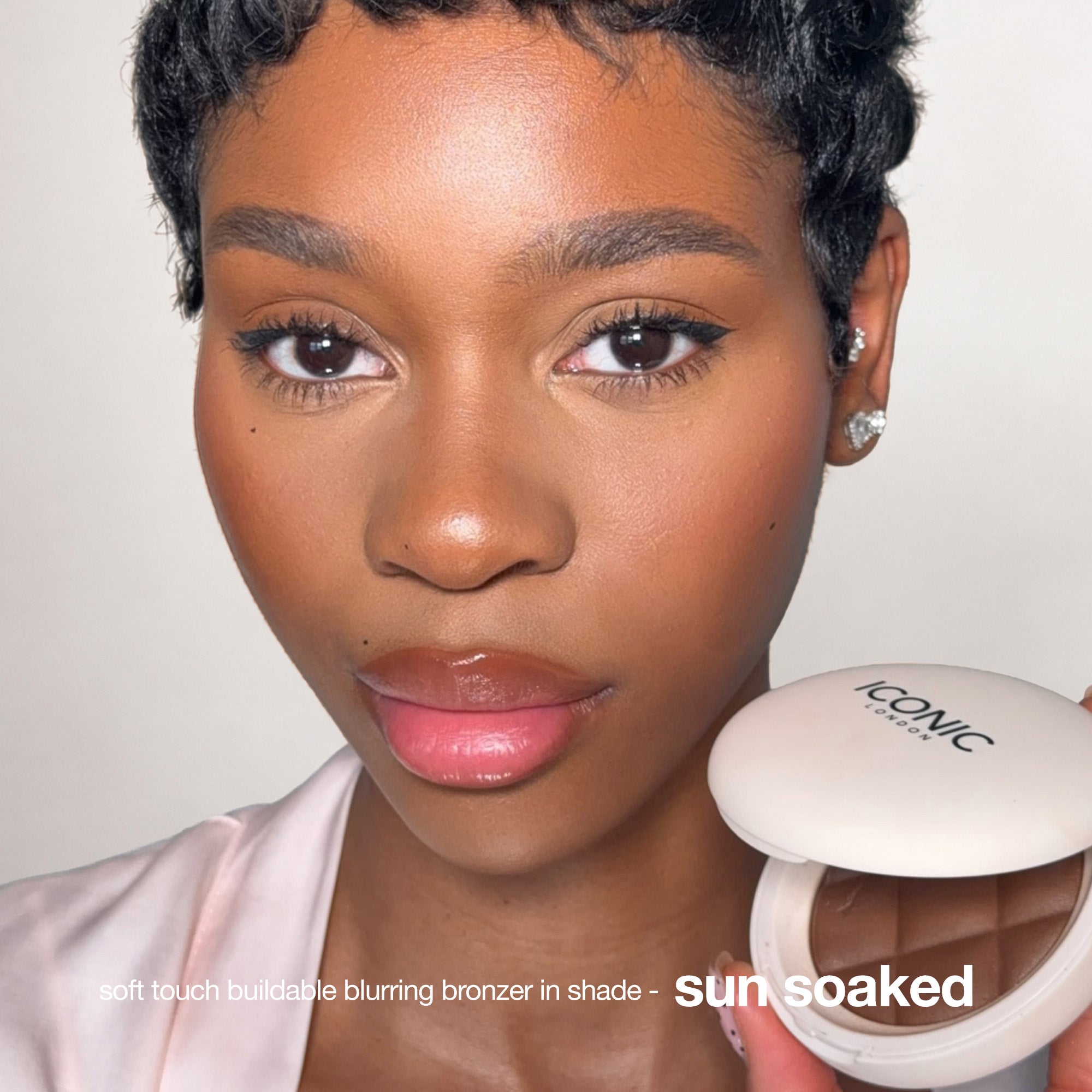 ICONIC London Fridays Buildable Blurring Bronze. Model wearing bronzer